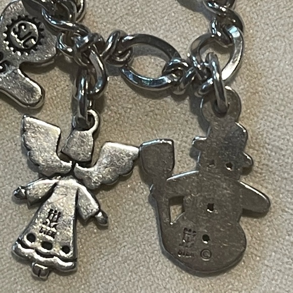 💝James Avery bracelet with charms - Picture 7 of 9